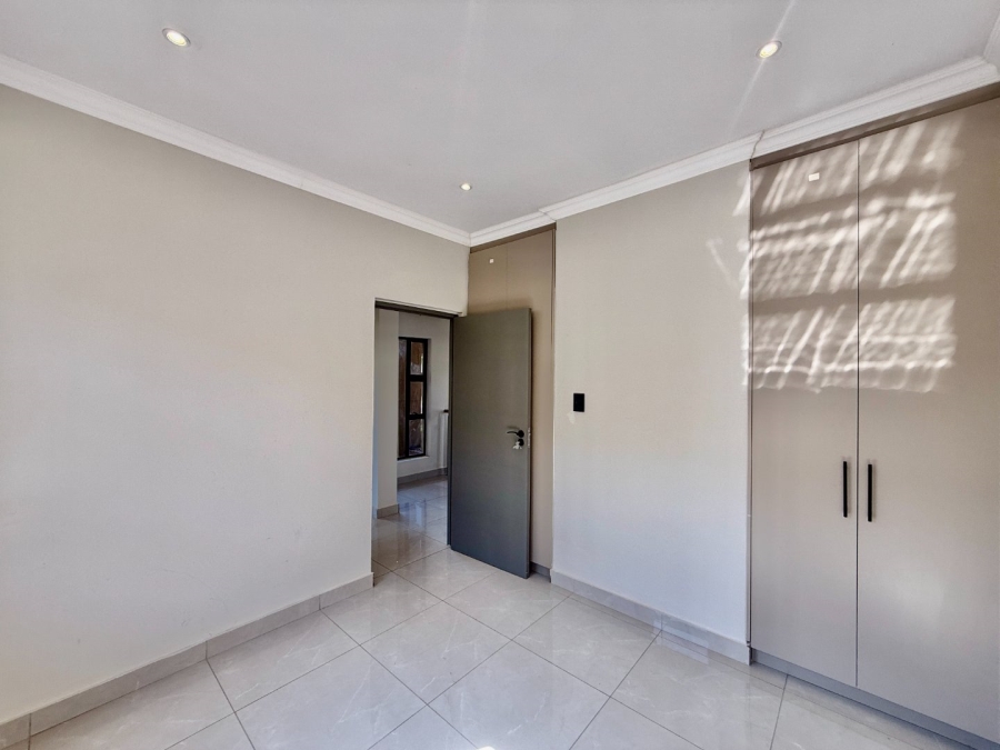 To Let 4 Bedroom Property for Rent in Melodie North West